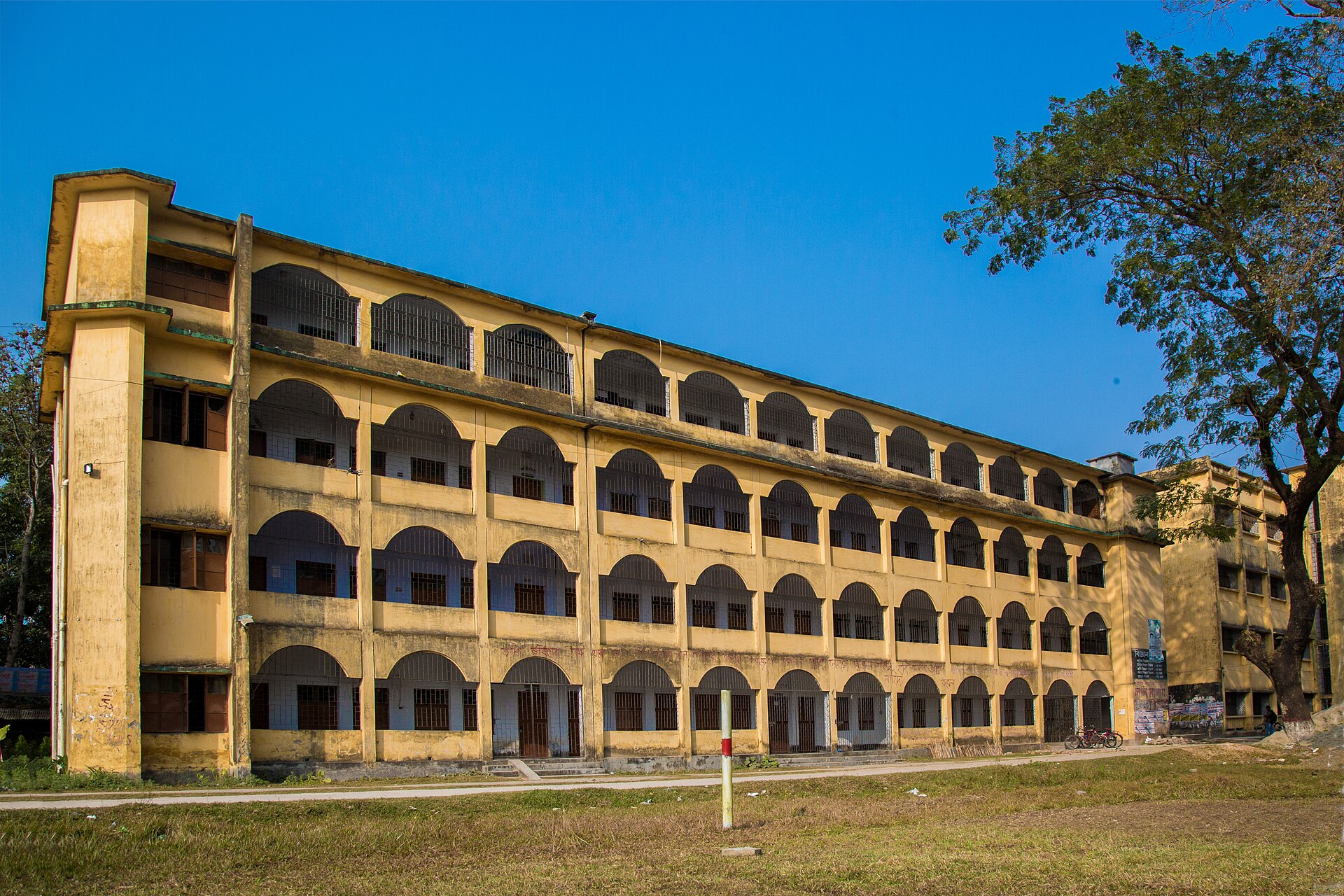 ভিক্টোরিয়া কলেজের করিডোরে শতবর্ষের পাঠ
